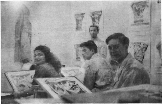 Foré (au centre) durant un cours d’ornement, 1947.