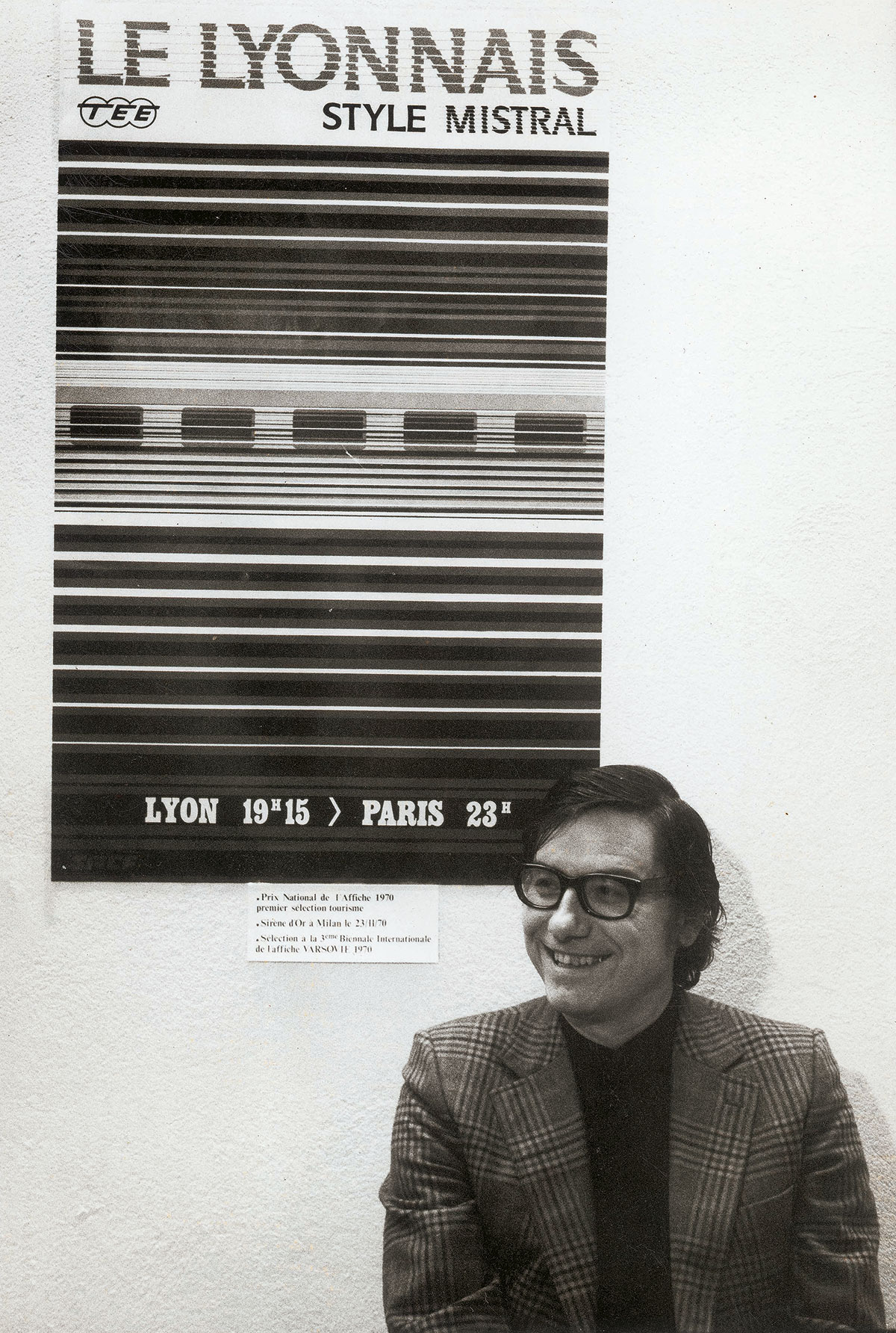 Foré devant son affiche Le Lyonnais, 1970.
